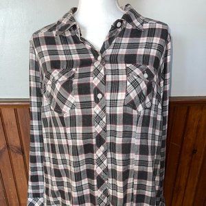 Women's Torrid Black White Red Plaid Long Sleeve Button Down Shirt‎ Size 1